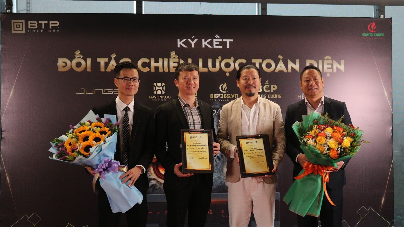 Junger ký kết đối tác toàn diện với Bếp Hoàng Cương